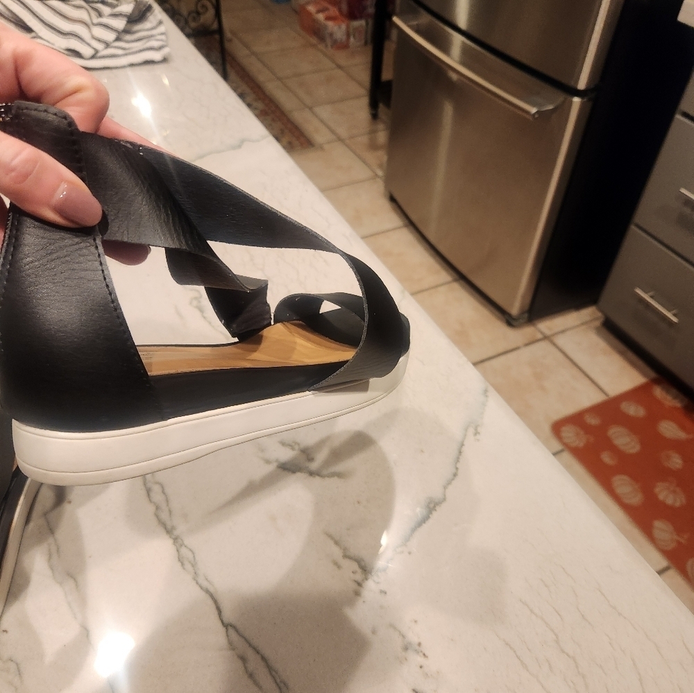 Universal Thread Sandals - Picture 10 of 11